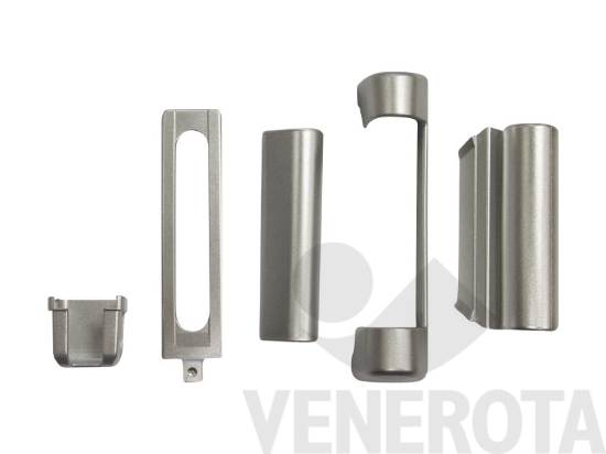 Immagine di Kit di copertura supporto cerniera e supporto forbice per pvc argento Maico