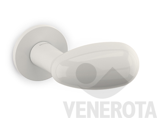 Immagine di Coppia pomoli spostati Uovo con rosetta tonda bassa Olivari